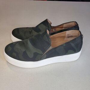 Steve Madden Camo platform